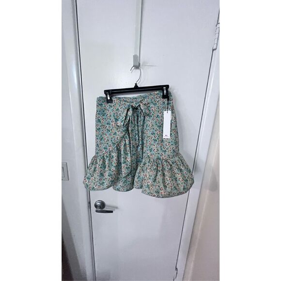 VIGOSS GREEN FLORAL WRAP SKIRT NEW SIZE L - Picture 1 of 12